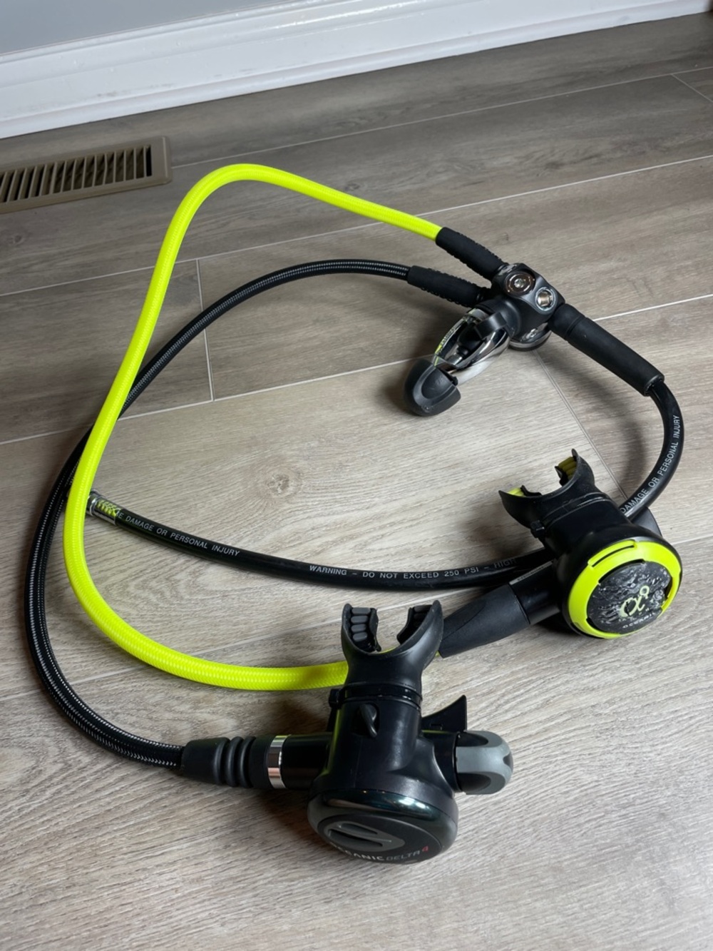 Scuba diving regulator without computer hose.